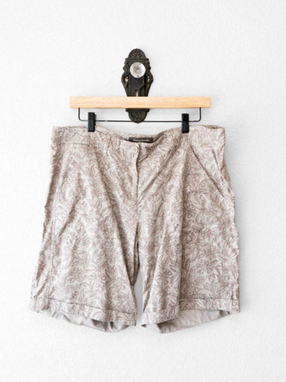 Tommy Bahama Floral Shorts Neutral Tropical Cotton Womens Size 12